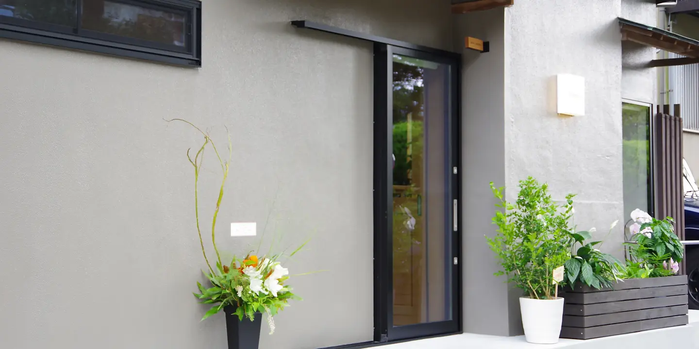 箱根ペットホテル DogHub箱根仙石原 犬連れ旅行の拠点 ドッグランと自然に囲まれた施設