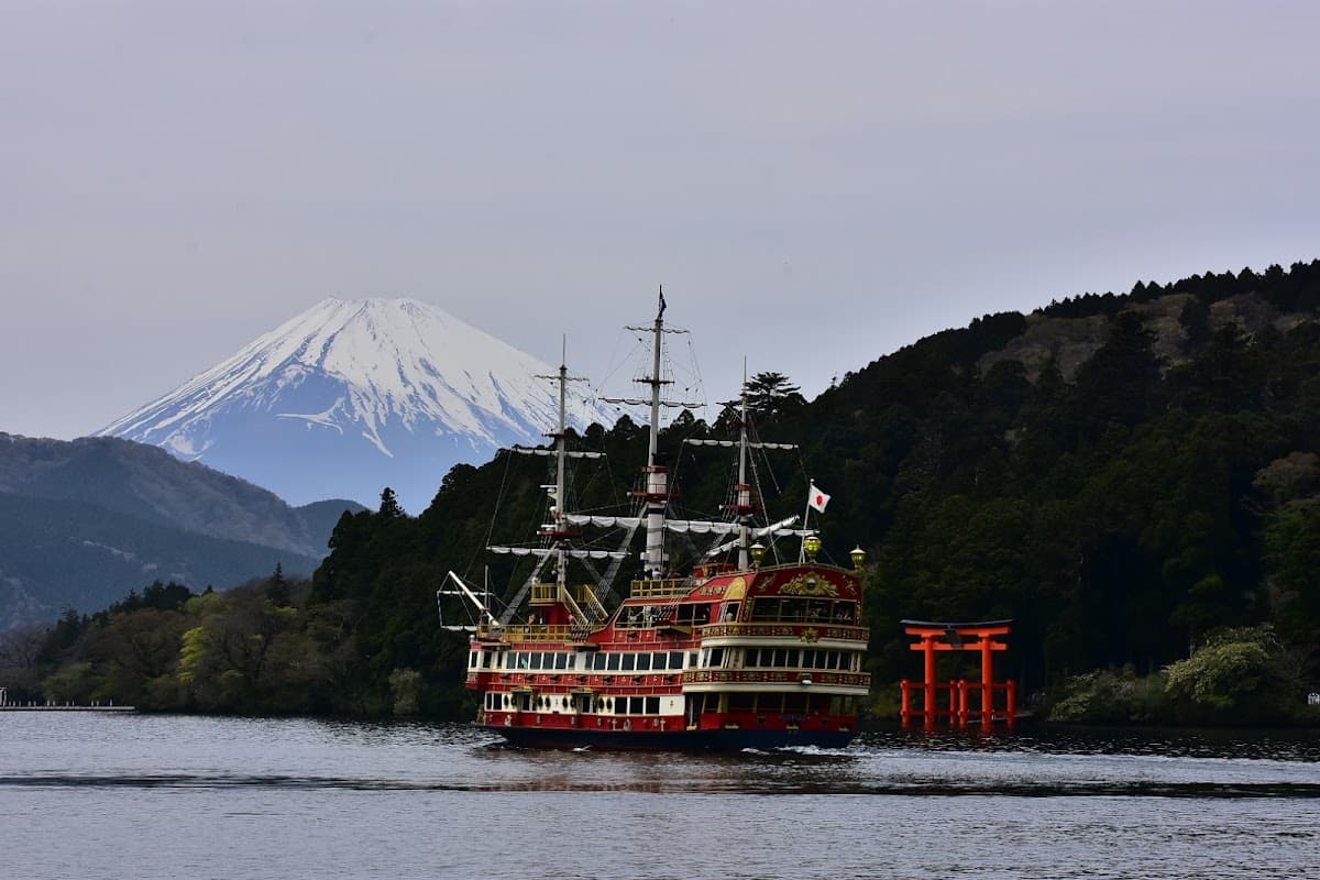 芦ノ湖西岸 静寂の湖畔遊歩道 の写真 2